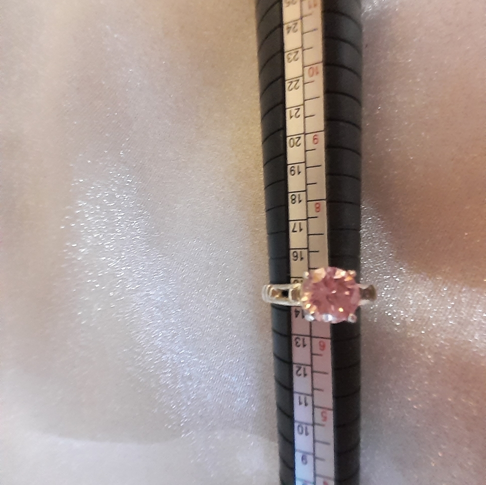 Silver Tone Ring with Pink Rhinestone in a Size 6 3/4 - Picture 11 of 14